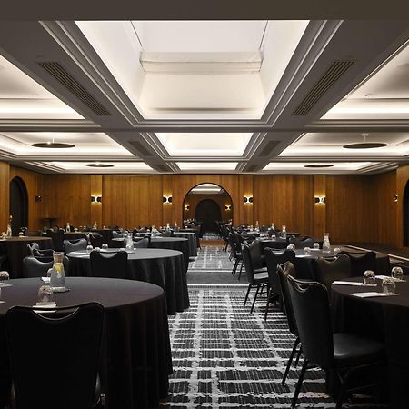 Vogue Hotel Montreal Downtown, Curio Collection By Hilton Exterior foto